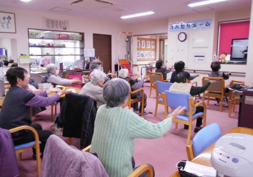 自転車こぎ …… 股関節を柔らかくして歩行能力改善