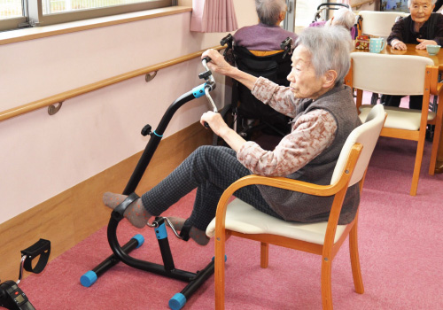 棒体操 …… 肩関節柔らかく窓拭きラクラク! 明るいお部屋